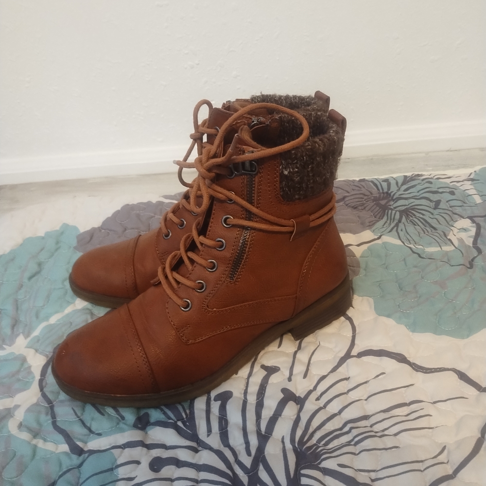 Limelight Alder Women's Zip-Up Cap Toe Ankle High Combat Boot Padded Knit Collar